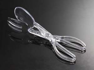 plastic spoon and fork tongs