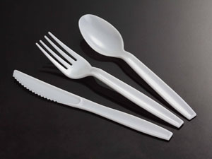 white medium heavy polystyrene cutlery